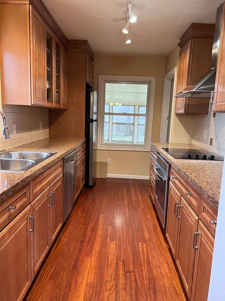 1552 Woodlawn Ave Se - Photo 3 of 21