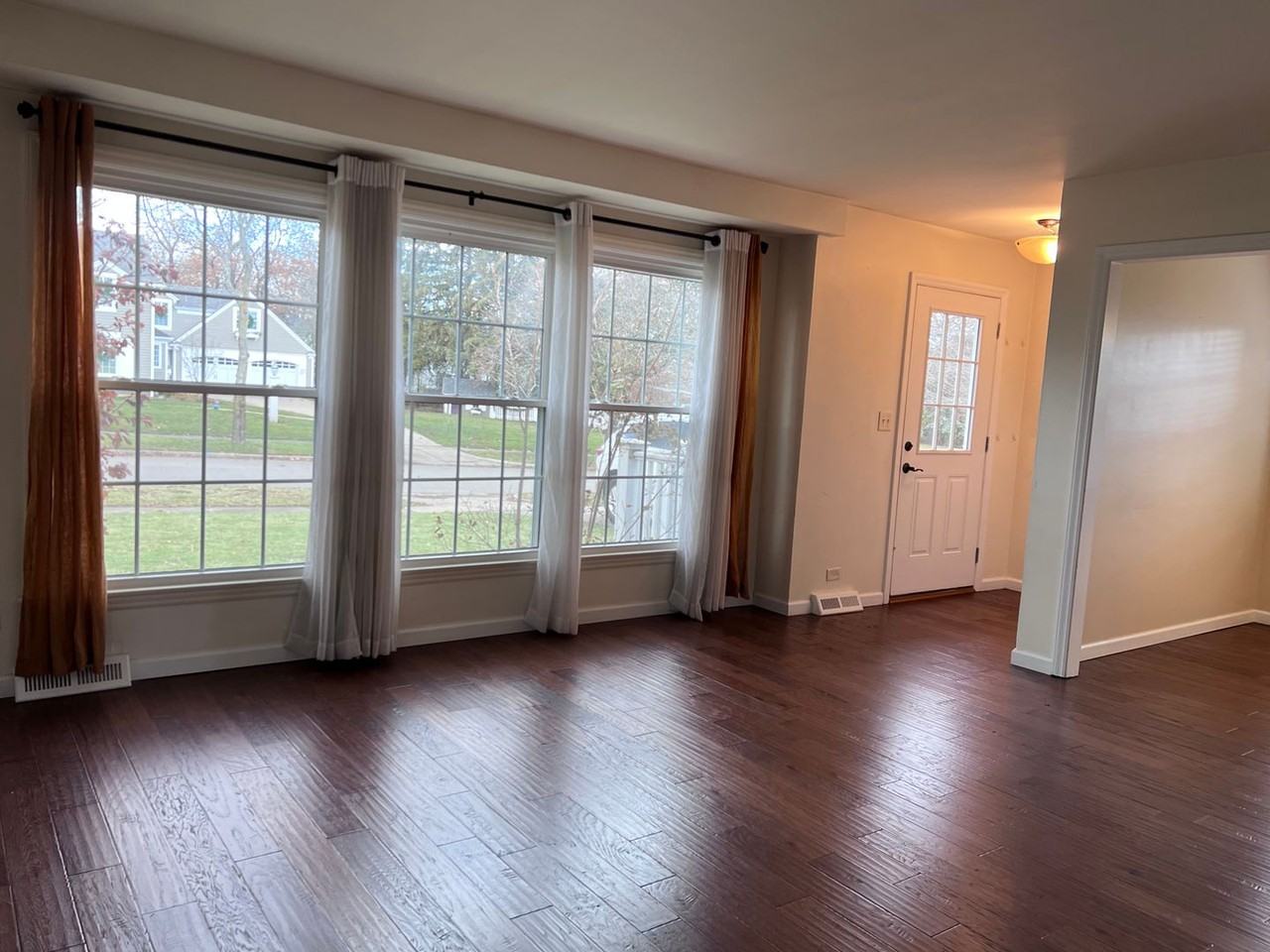1552 Woodlawn Ave Se - Photo 7 of 21