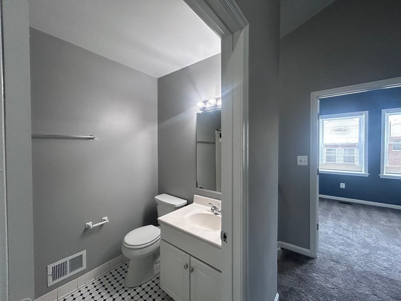 2571 Francis St - Photo 4 of 14