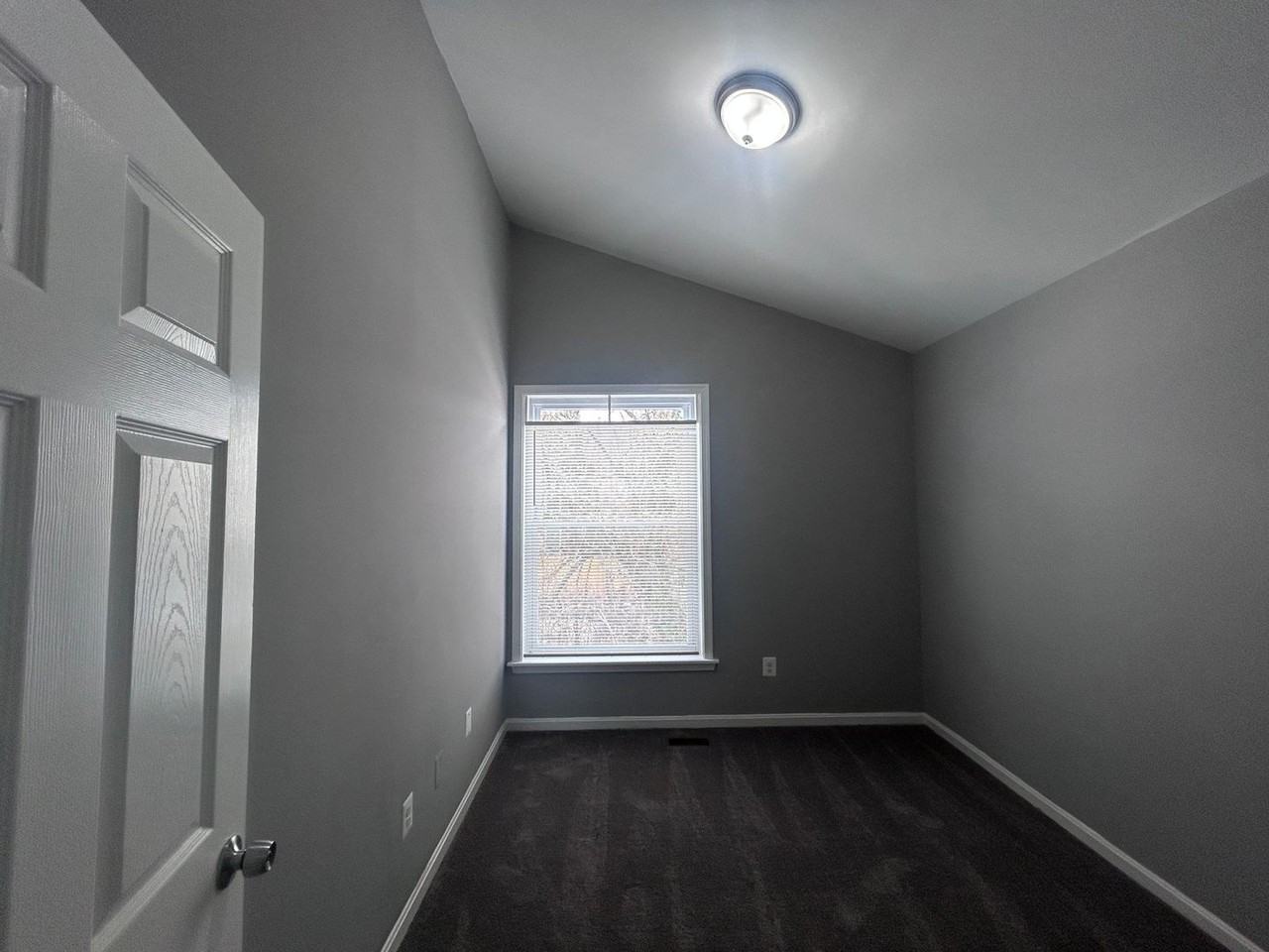 2571 Francis St - Photo 5 of 14