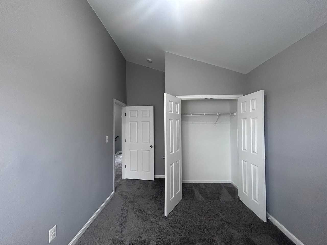 2571 Francis St - Photo 6 of 14