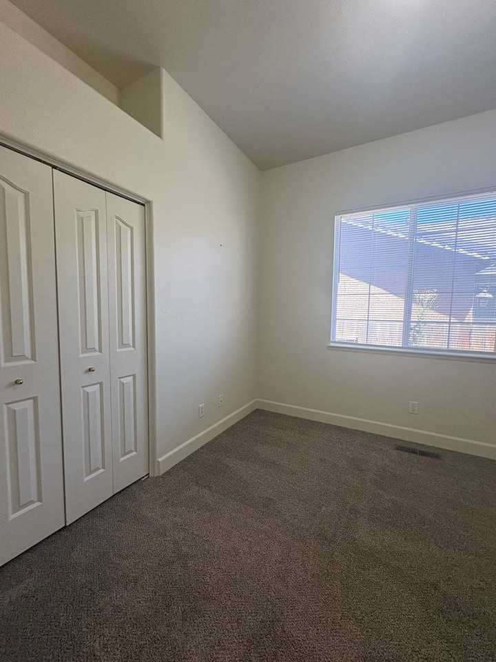 1369 Ridge Point Dr - Photo 3 of 17