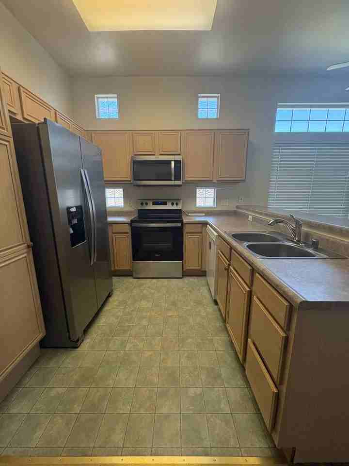 1369 Ridge Point Dr - Photo 5 of 17