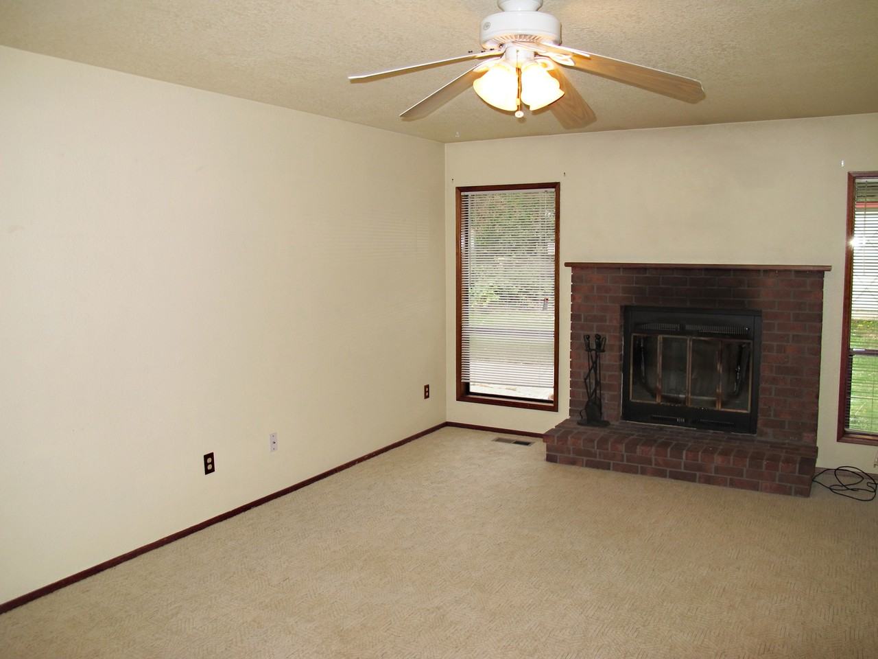 601 Nw Ensign Dr - Photo 4 of 25