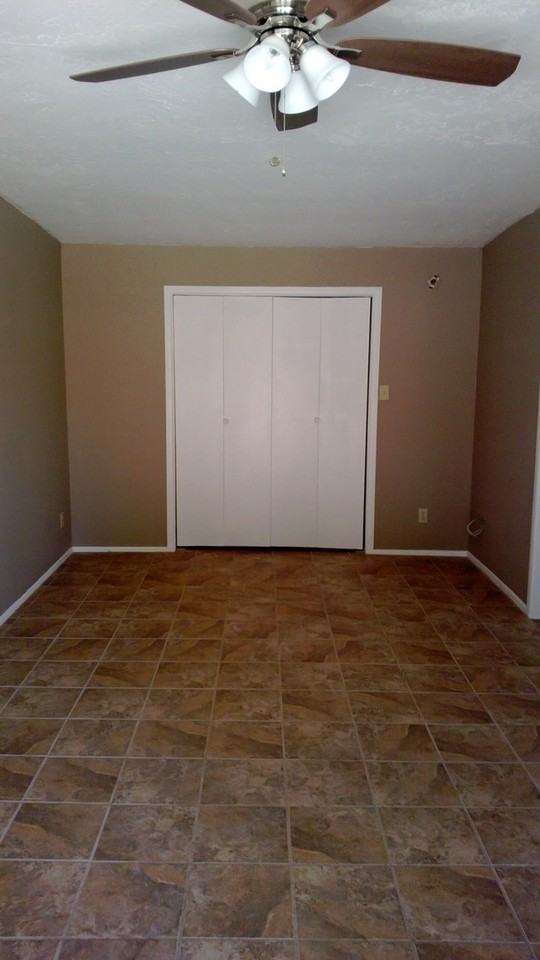 421 1/2 E Coronado Rd - Photo 2 of 8
