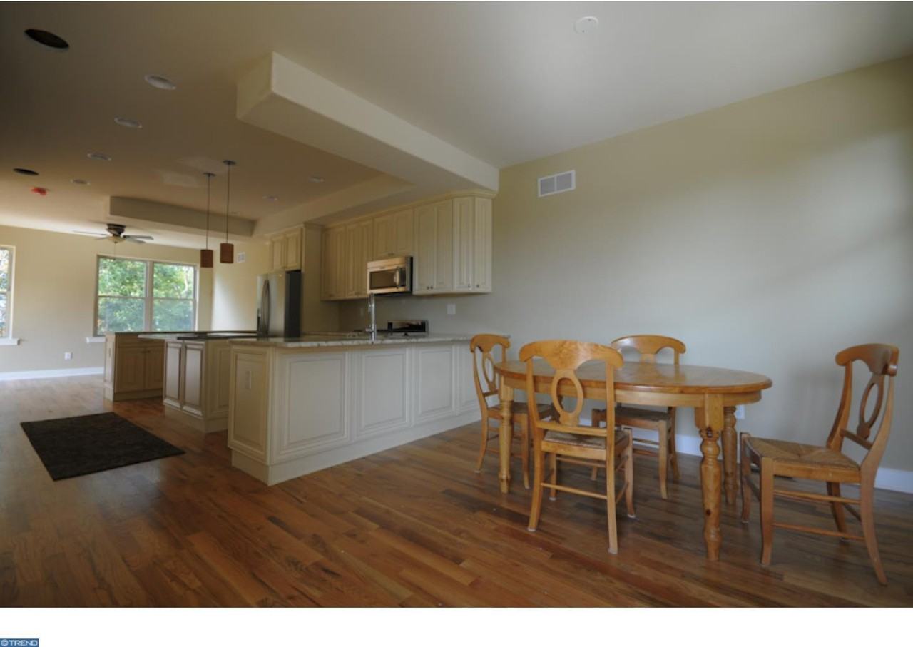 242 Krams Ave - Photo 2 of 12
