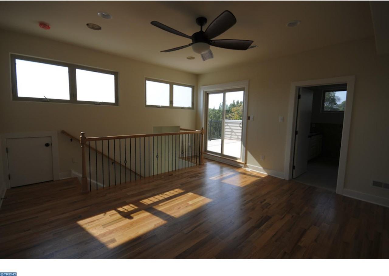 242 Krams Ave - Photo 5 of 12