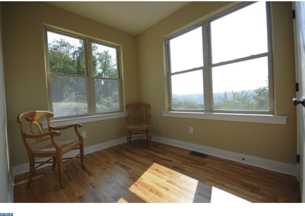 242 Krams Ave - Photo 6 of 12