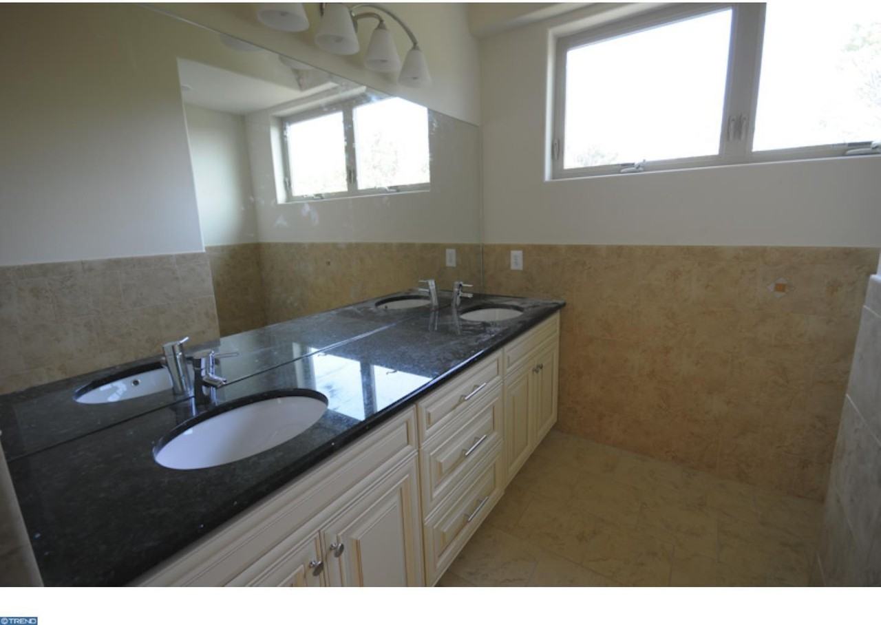 242 Krams Ave - Photo 7 of 12