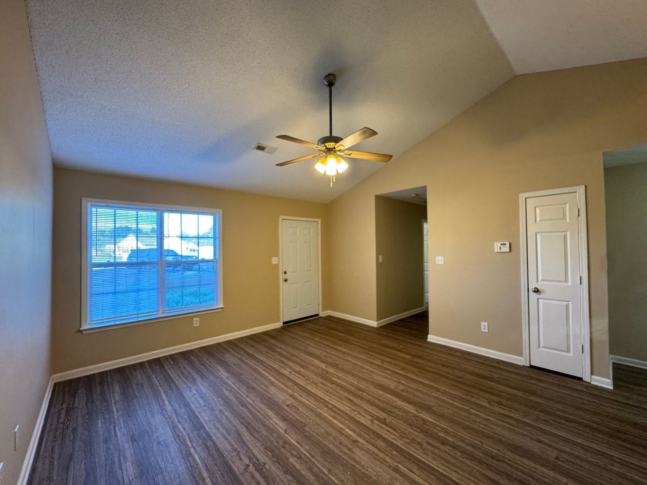 223 Faulkner Ct - Photo 5 of 28