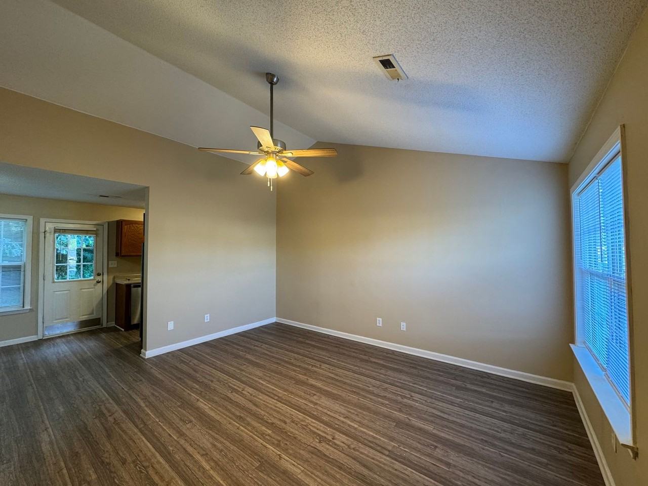 223 Faulkner Ct - Photo 6 of 28
