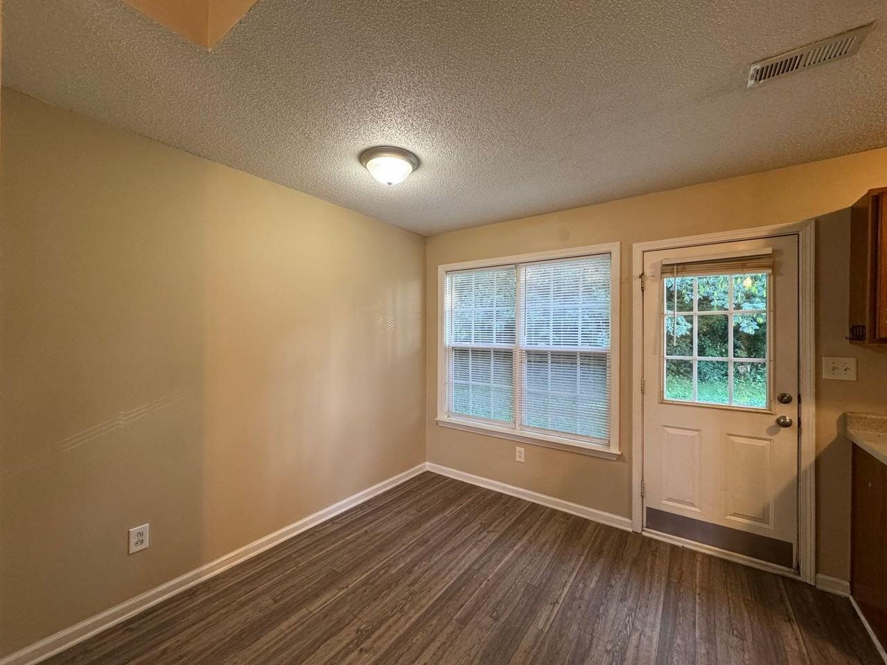 223 Faulkner Ct - Photo 7 of 28