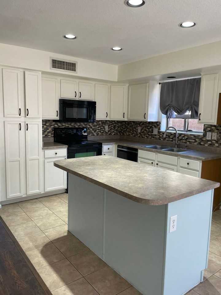 12411 W Rancho Dr - Photo 4 of 27