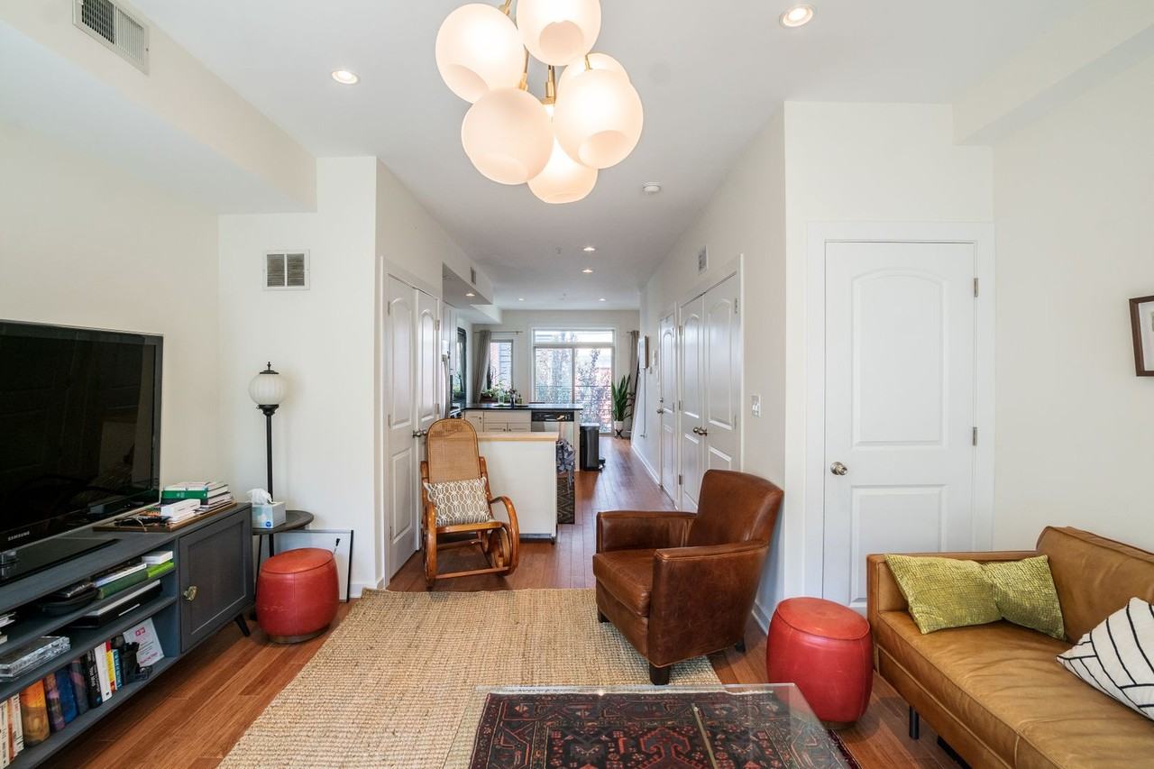 1834 Poplar St #2 - Photo 2 of 24