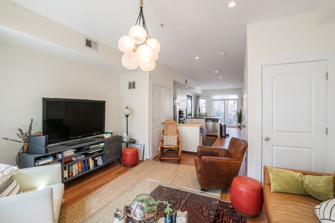 1834 Poplar St #2 - Photo 3 of 24