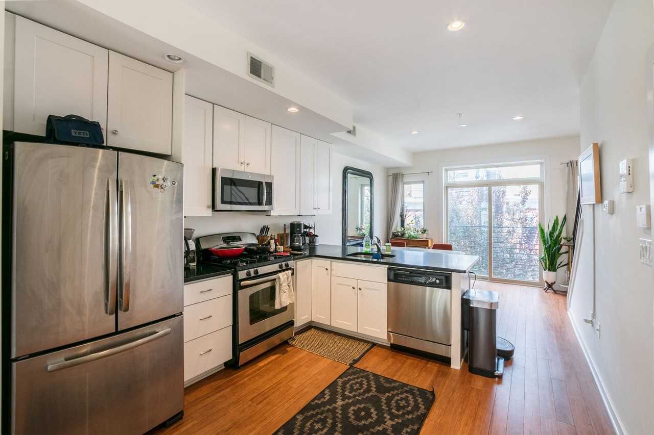 1834 Poplar St #2 - Photo 4 of 24