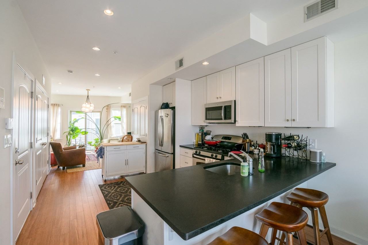 1834 Poplar St #2 - Photo 6 of 24