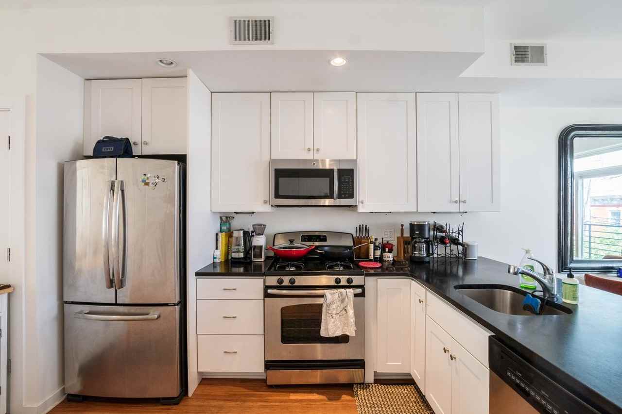 1834 Poplar St #2 - Photo 7 of 24