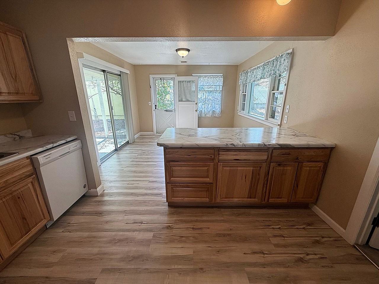 137 N Montana Ave - Photo 5 of 12