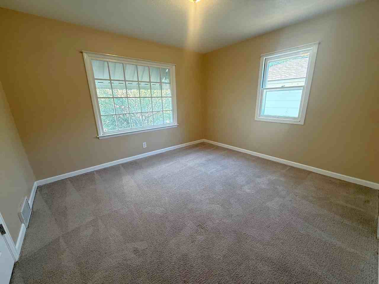 137 N Montana Ave - Photo 7 of 12
