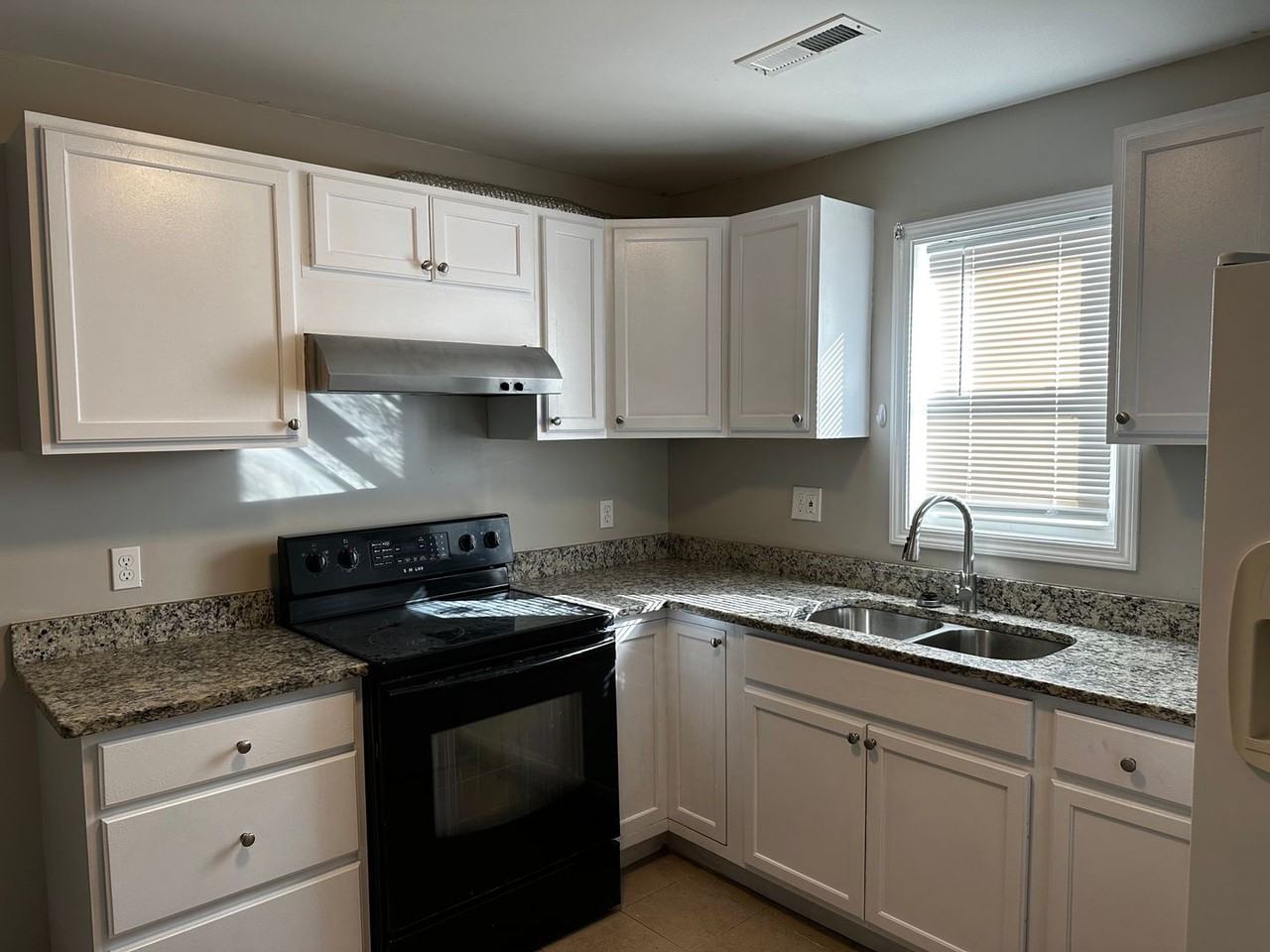 1701 Springdale Rd #C - Photo 4 of 6