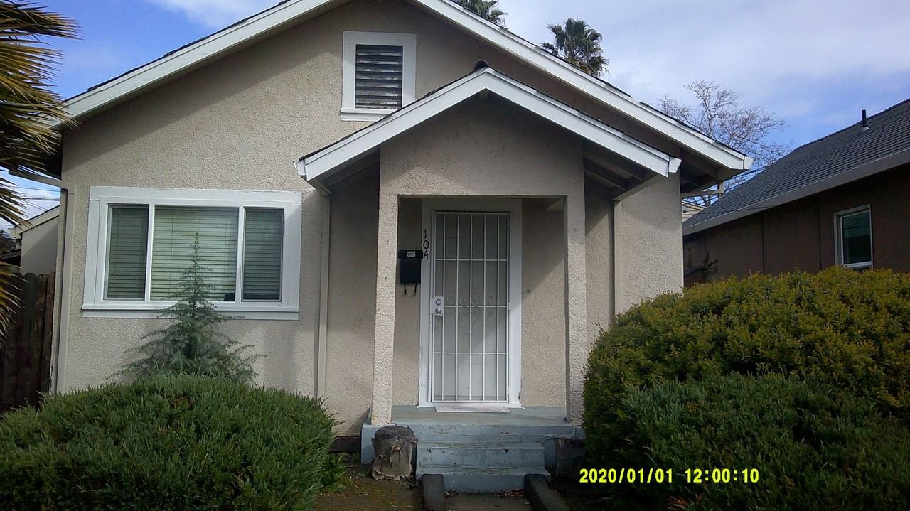 104 Walnut Ave - Photo 2 of 19
