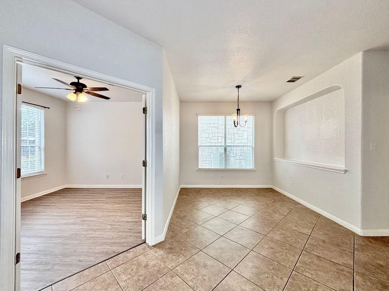 20527 Cliff Park - Photo 4 of 30
