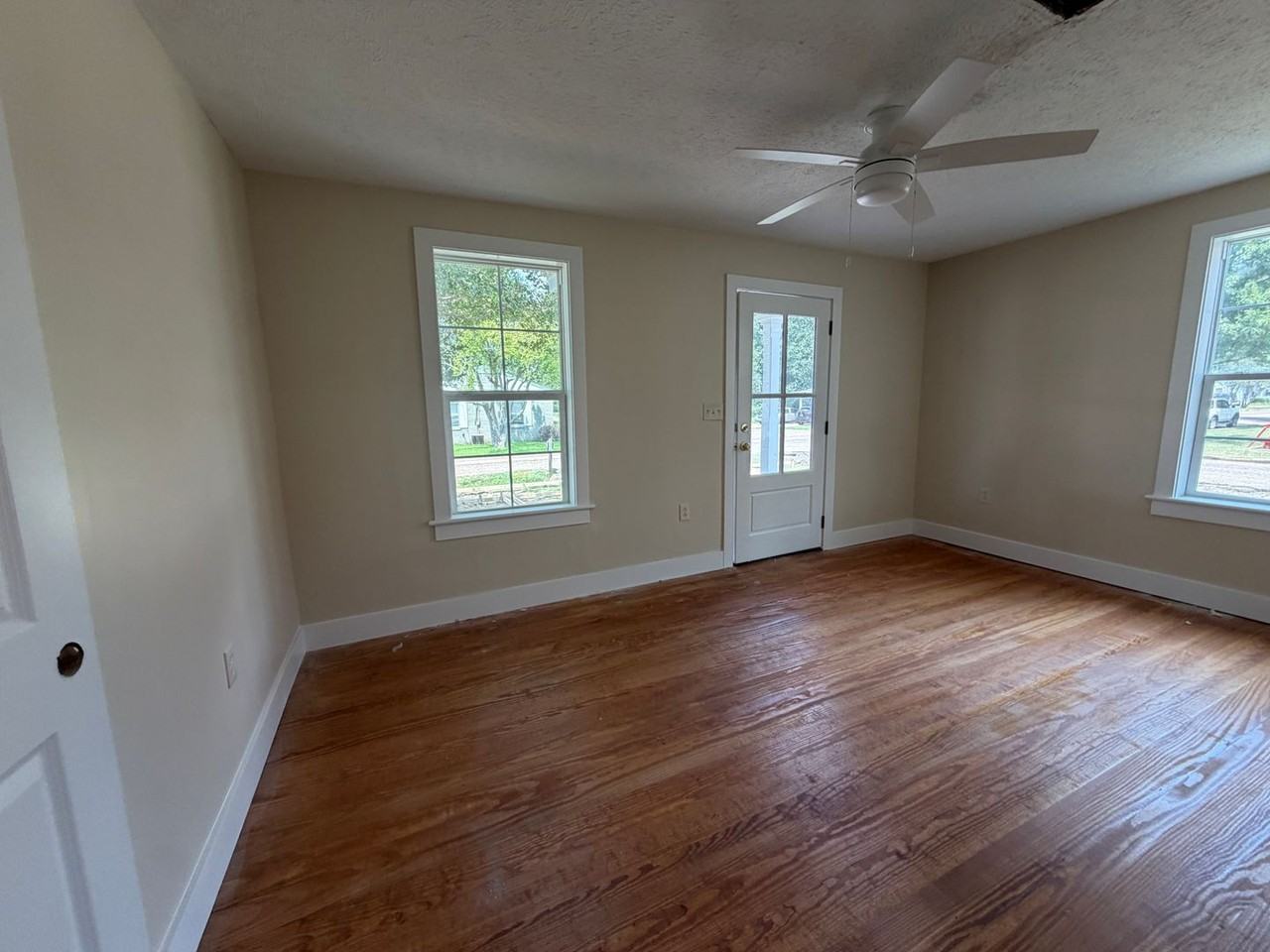 401 Mckee St - Photo 3 of 12