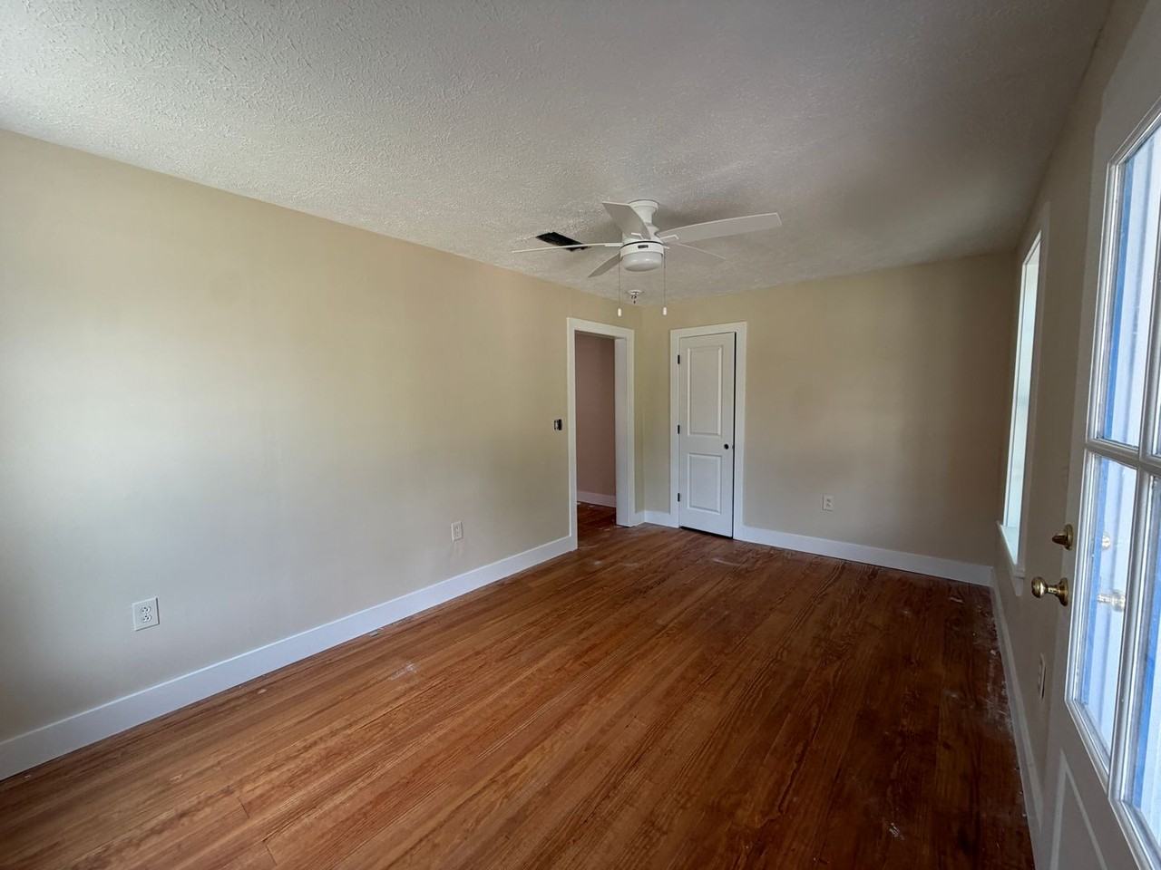 401 Mckee St - Photo 5 of 12