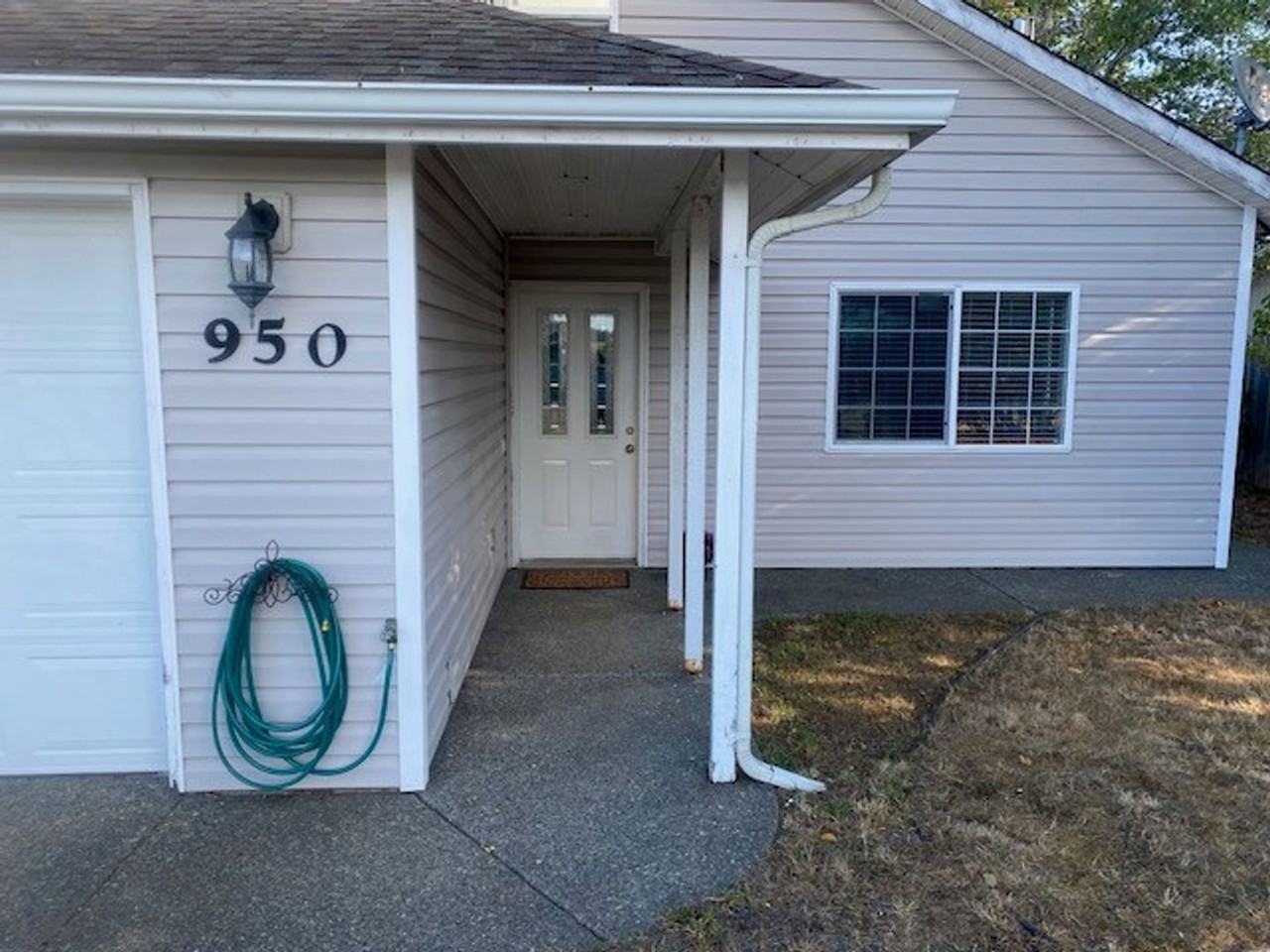 950 Blanco Ave - Photo 2 of 5