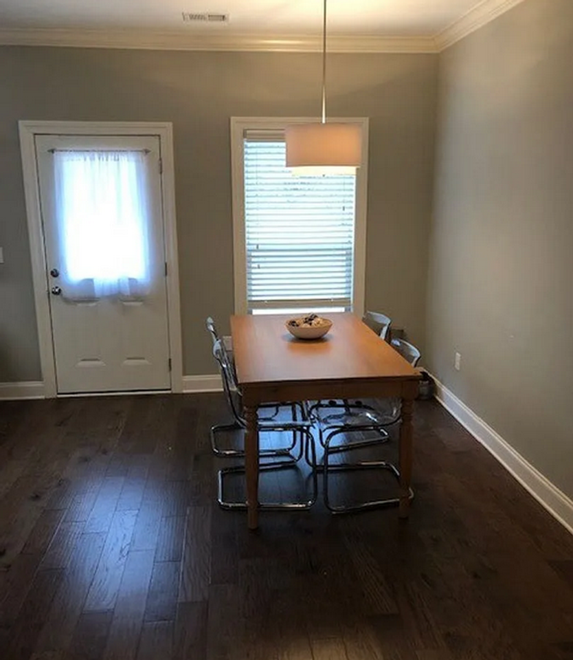 410 Walker Cir - Photo 3 of 15