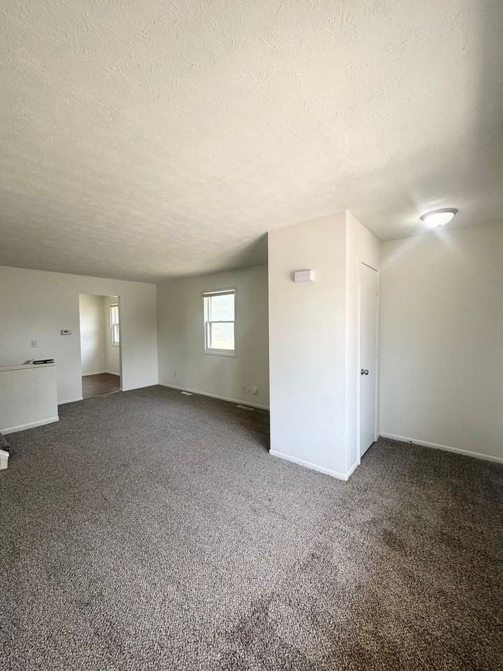 4874 Robin Dr - Photo 2 of 15