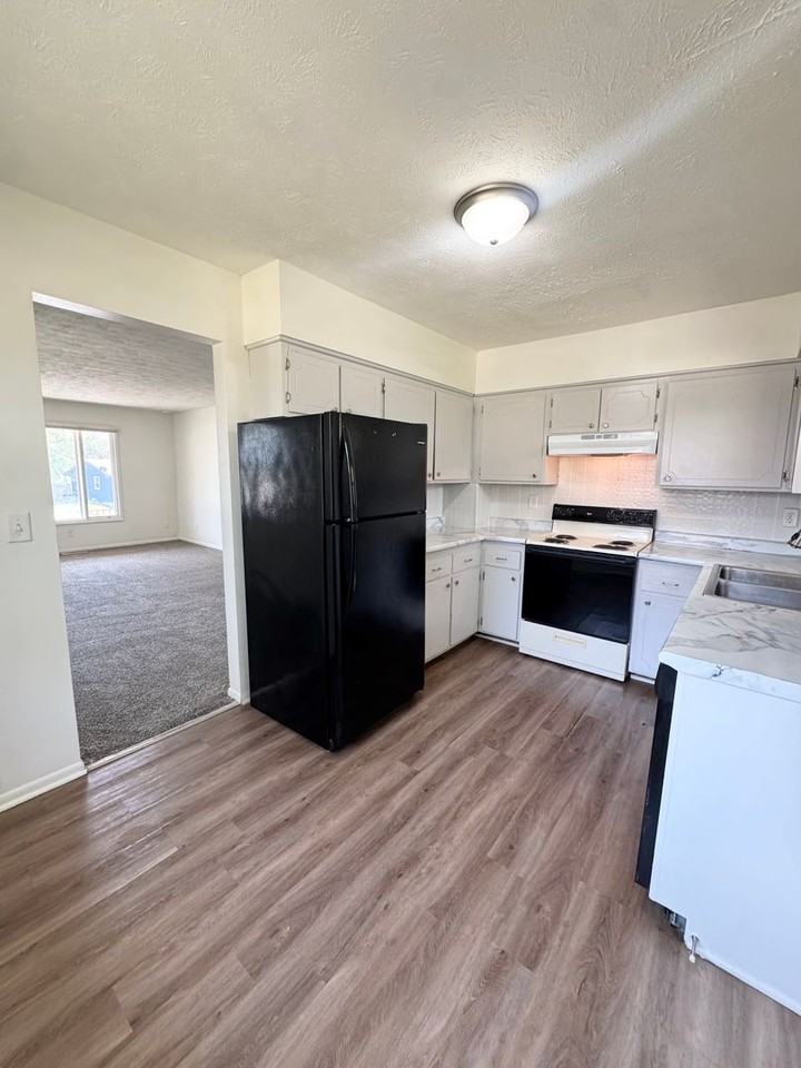 4874 Robin Dr - Photo 5 of 15