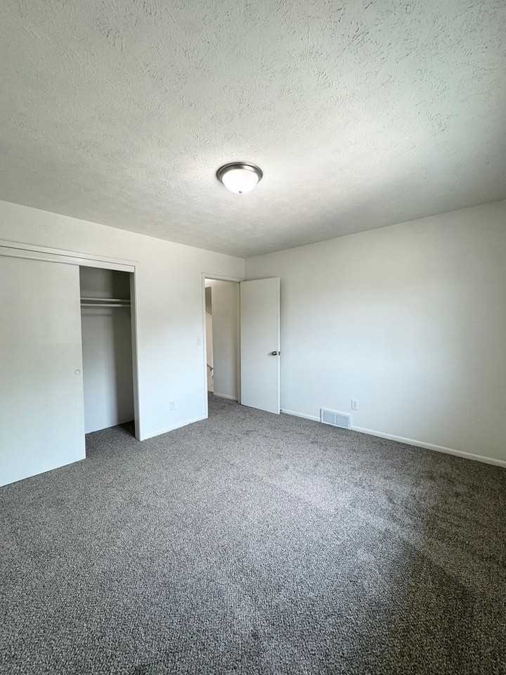 4874 Robin Dr - Photo 7 of 15