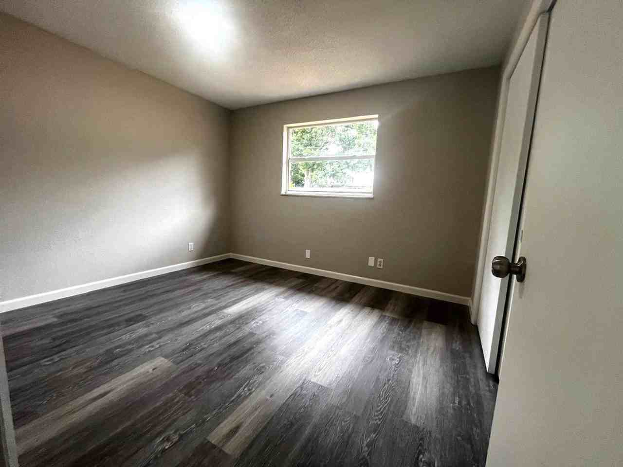 1409 Cadillac Dr - Photo 4 of 12