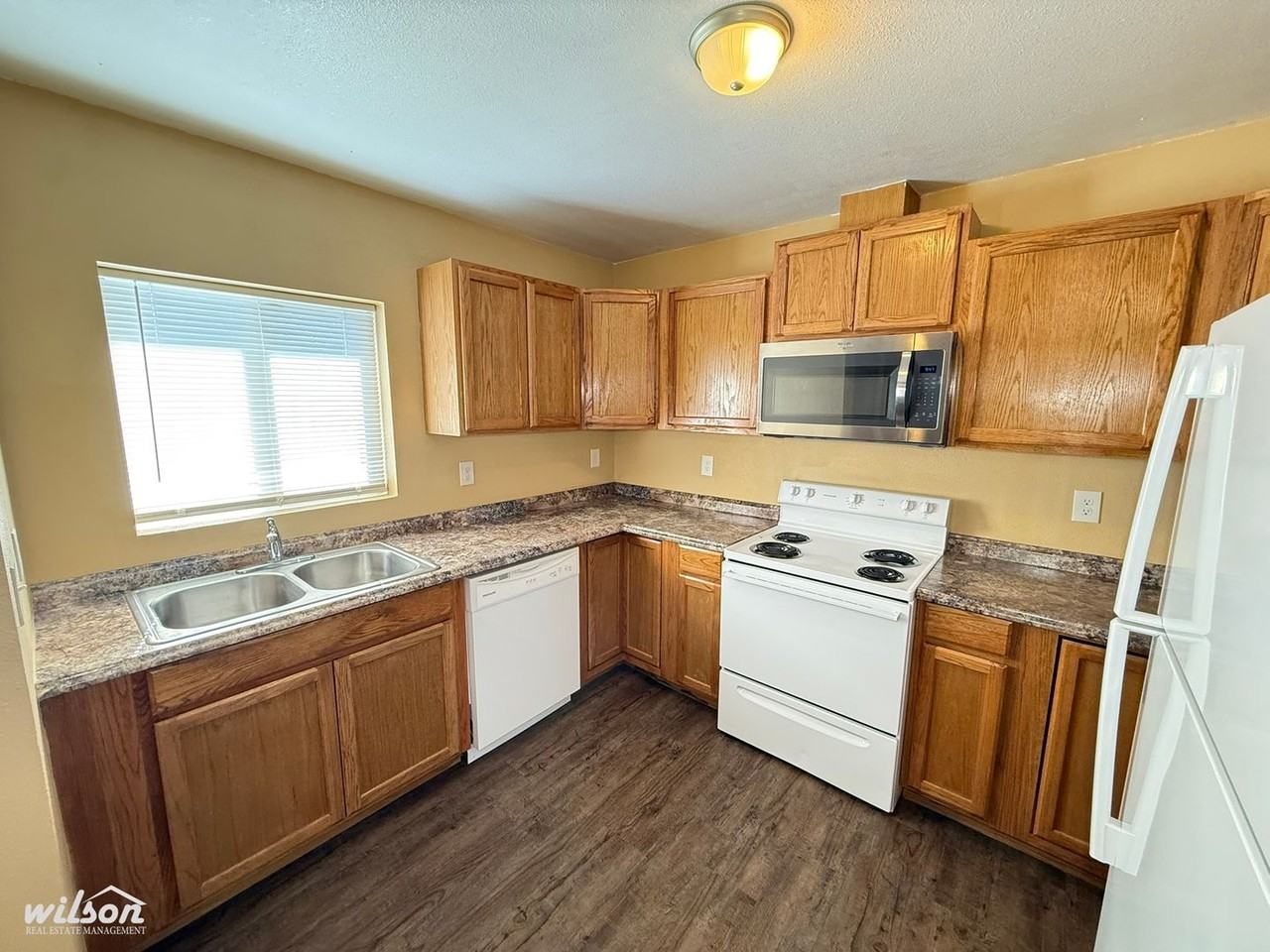 1215 Arkansas Ave - Photo 4 of 17