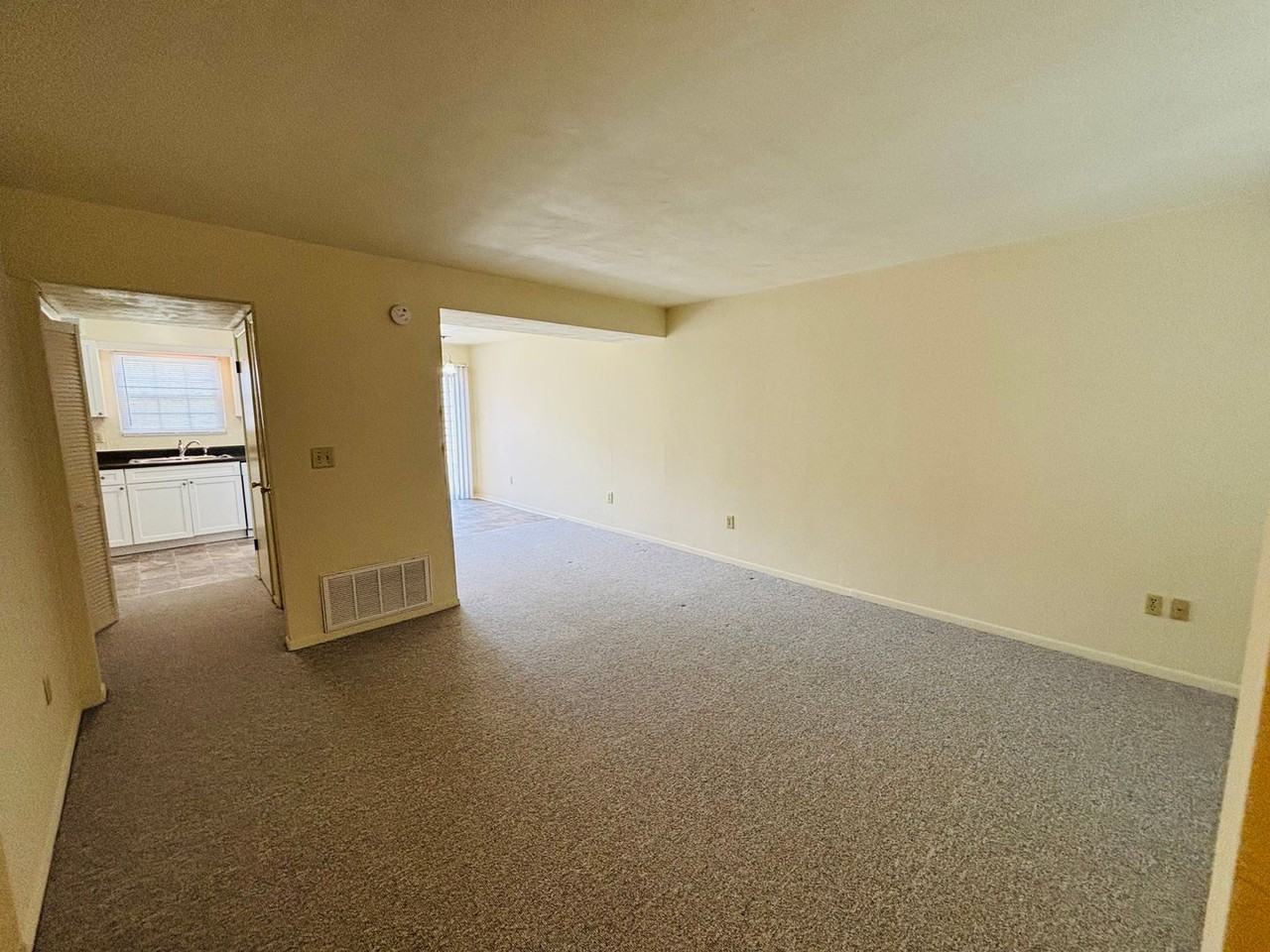323 New Kent Rd - Photo 5 of 18