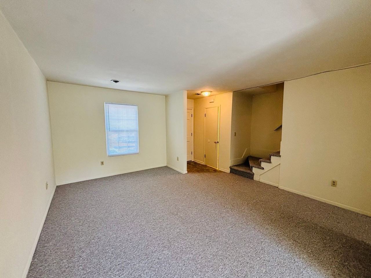 323 New Kent Rd - Photo 6 of 18