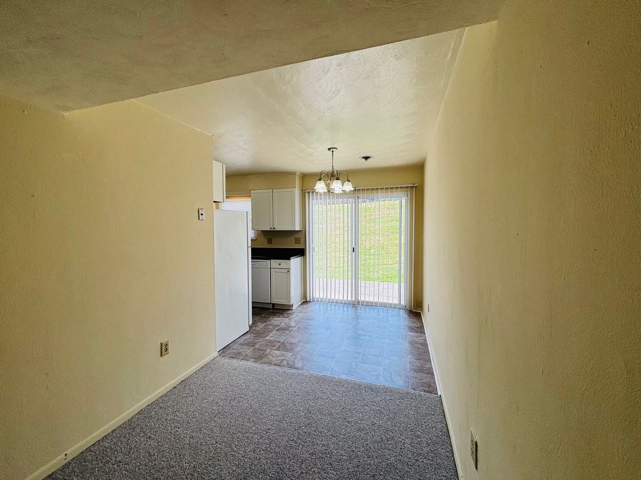 323 New Kent Rd - Photo 7 of 18