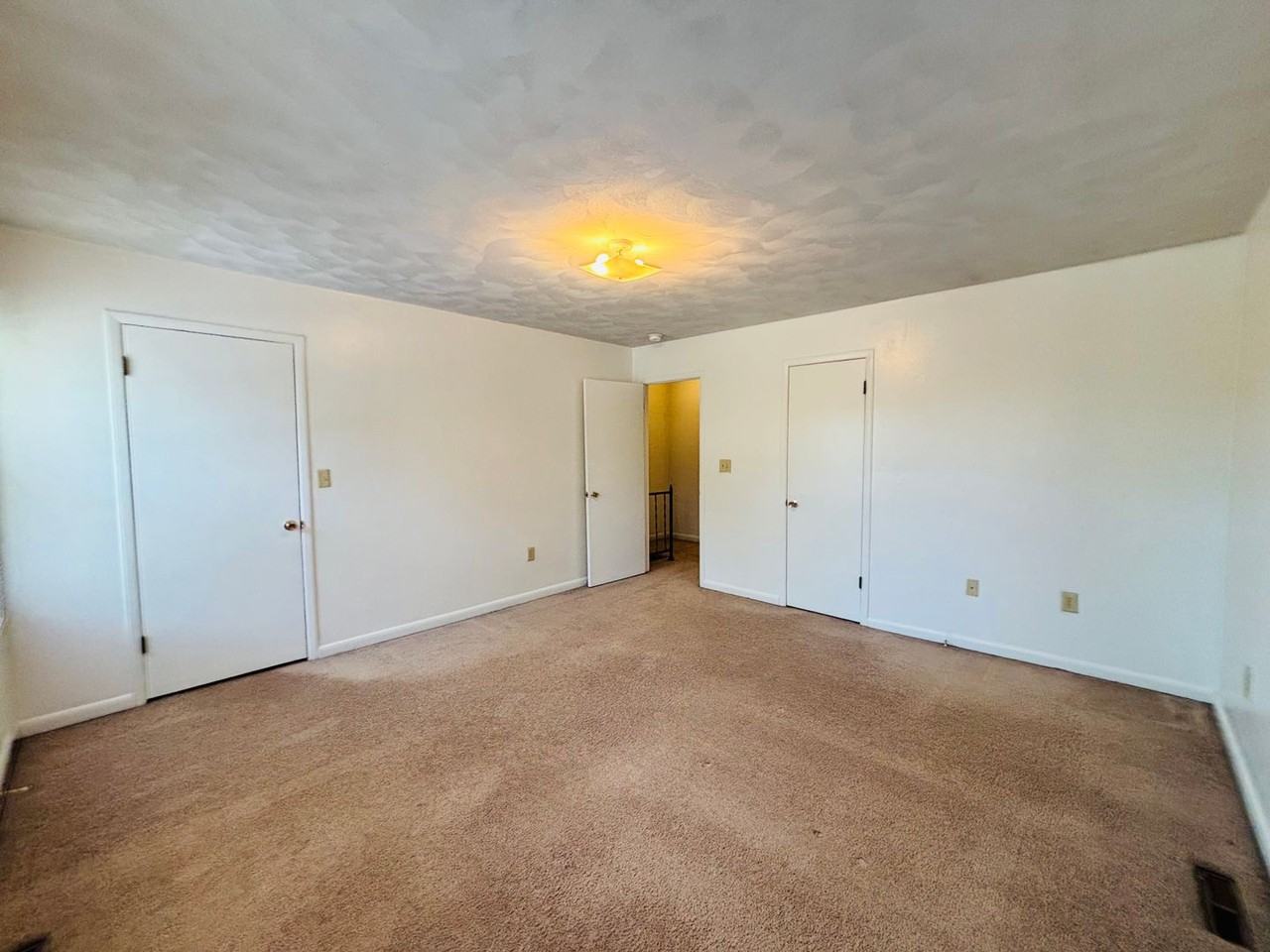 381 New Kent Rd - Photo 4 of 18