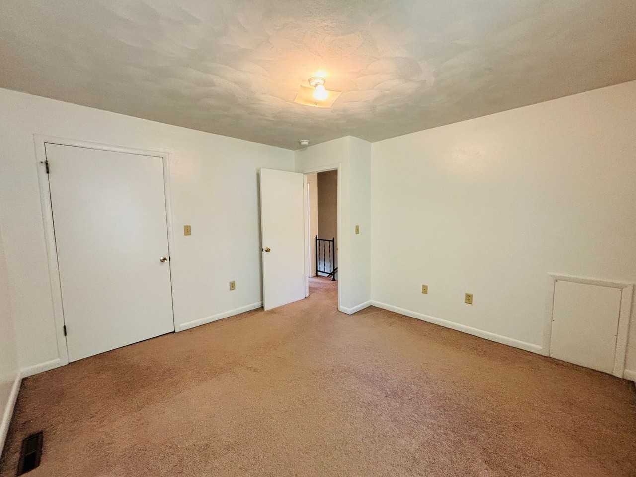 381 New Kent Rd - Photo 6 of 18