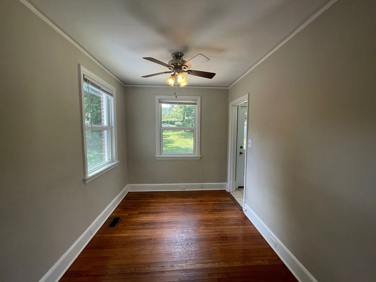 709 Elm Ave - Photo 3 of 13
