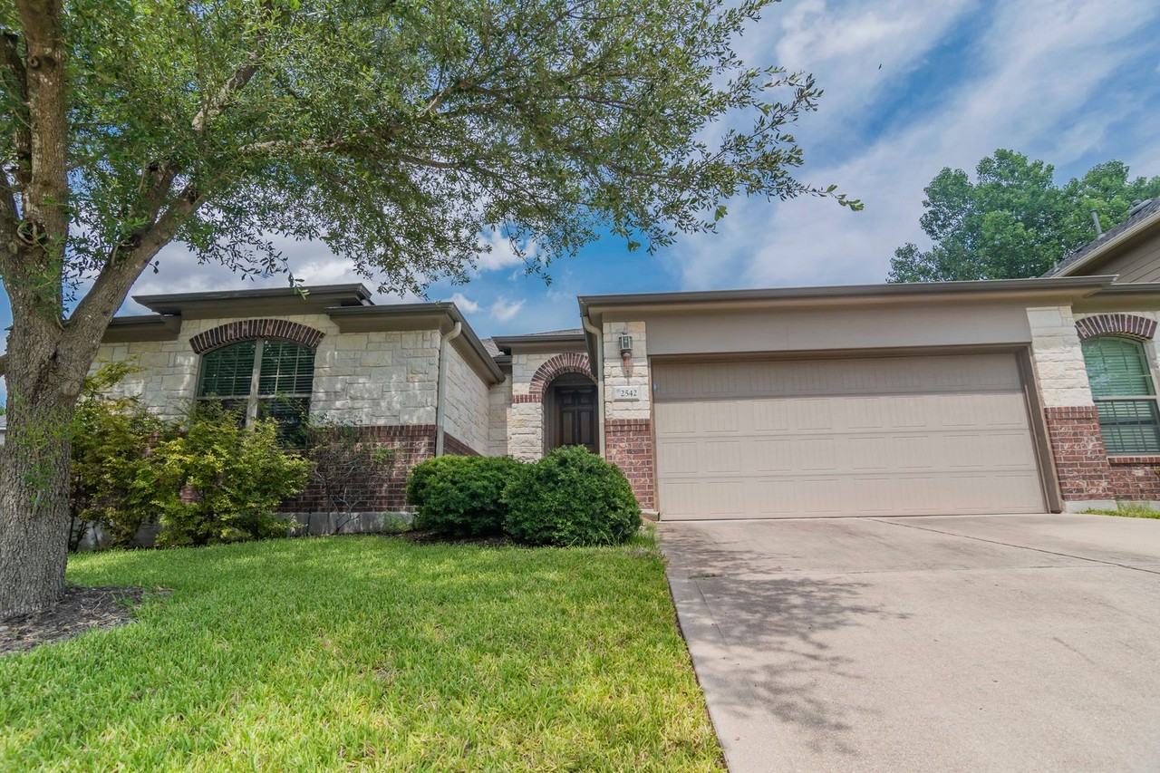 2542 Ravenwood Dr - Photo 2 of 23