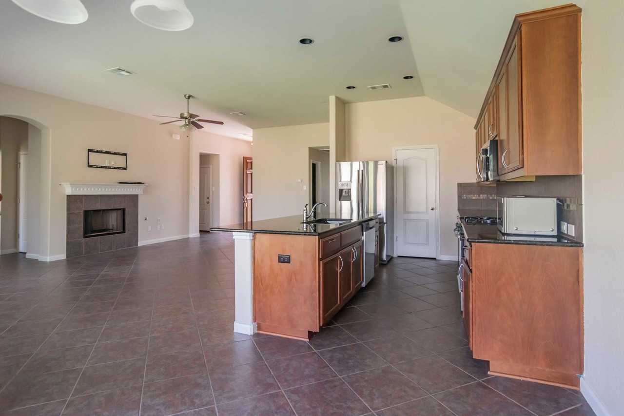 2542 Ravenwood Dr - Photo 5 of 23