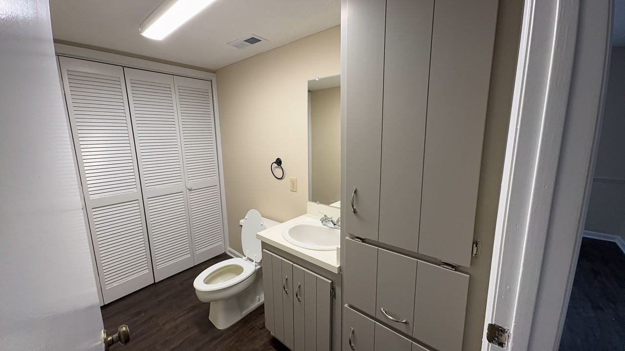 706 Avenue D - Photo 4 of 8