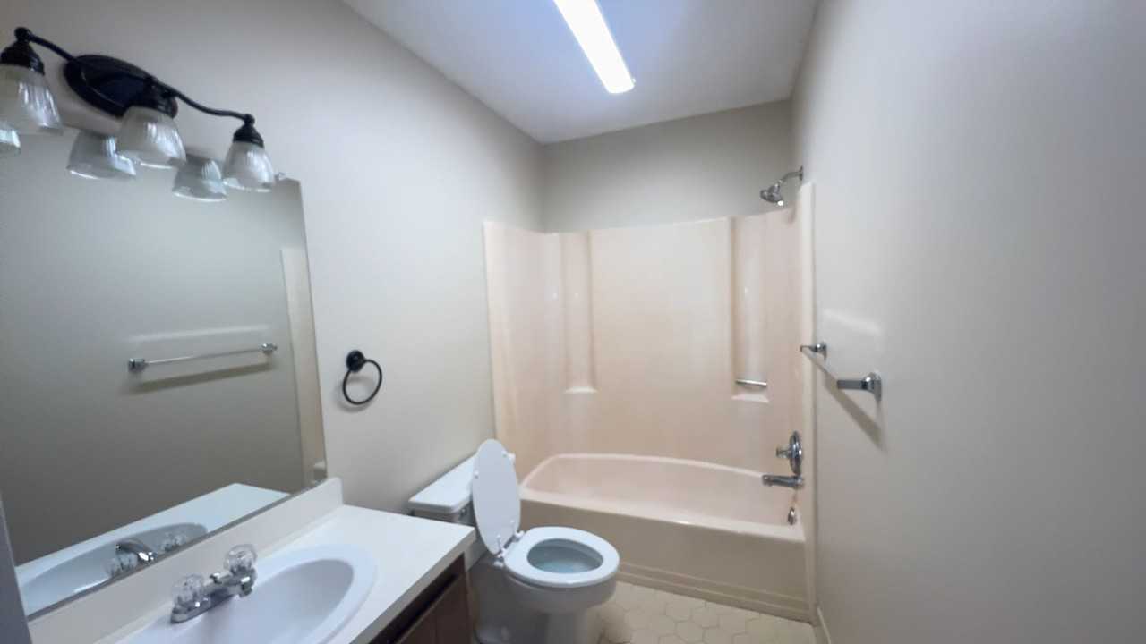 706 Avenue D - Photo 5 of 8