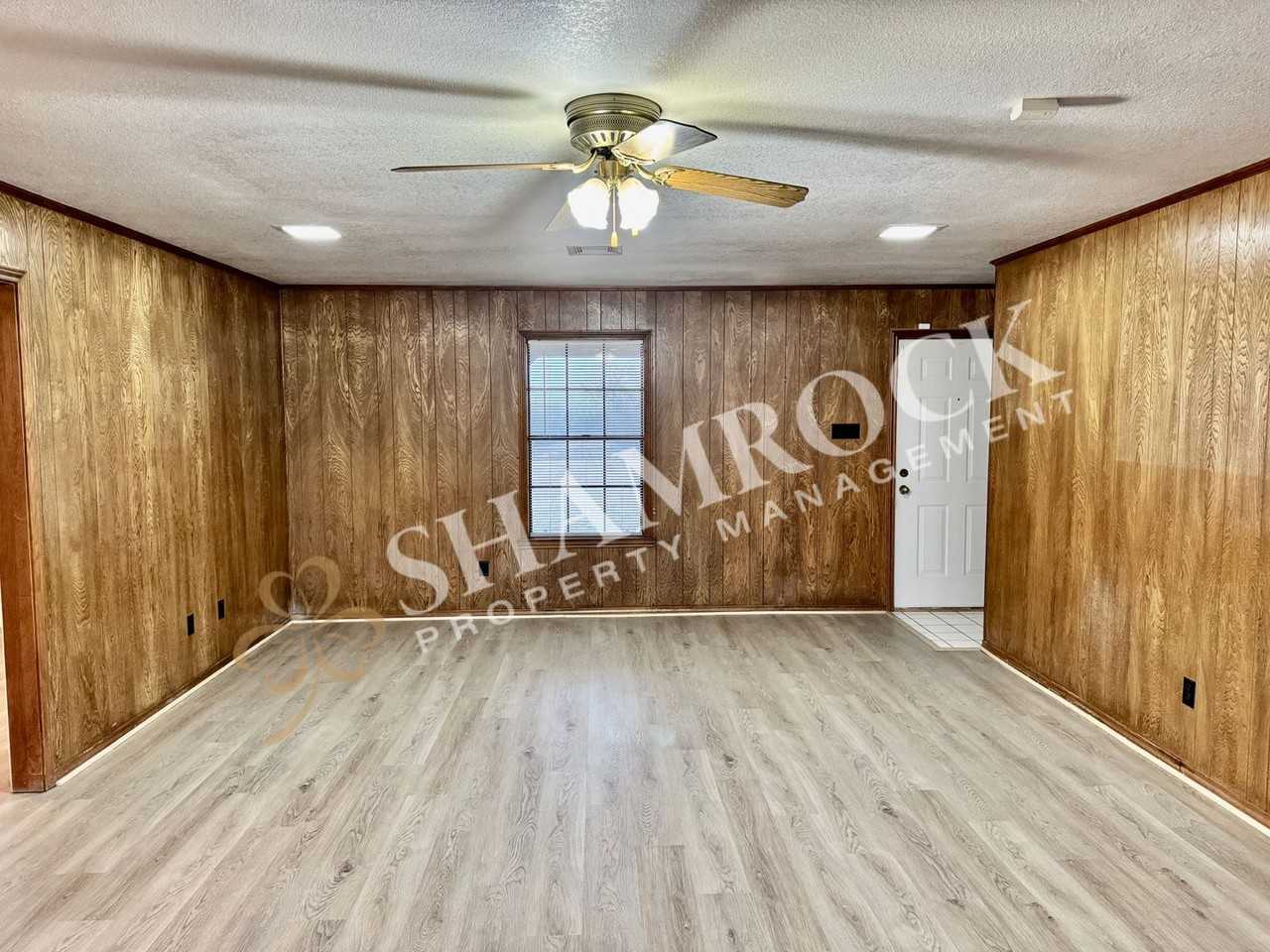 712 N Crooked Creek Rd - Photo 2 of 20