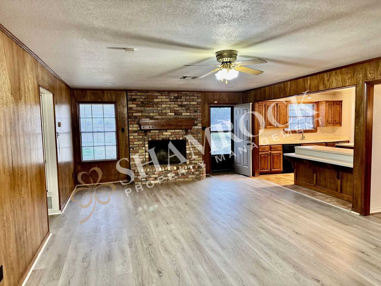 712 N Crooked Creek Rd - Photo 3 of 20