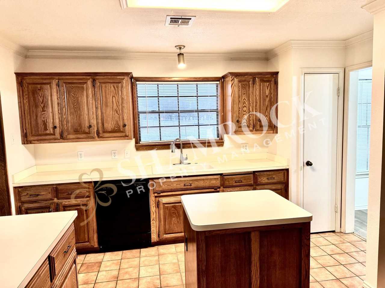 712 N Crooked Creek Rd - Photo 4 of 20