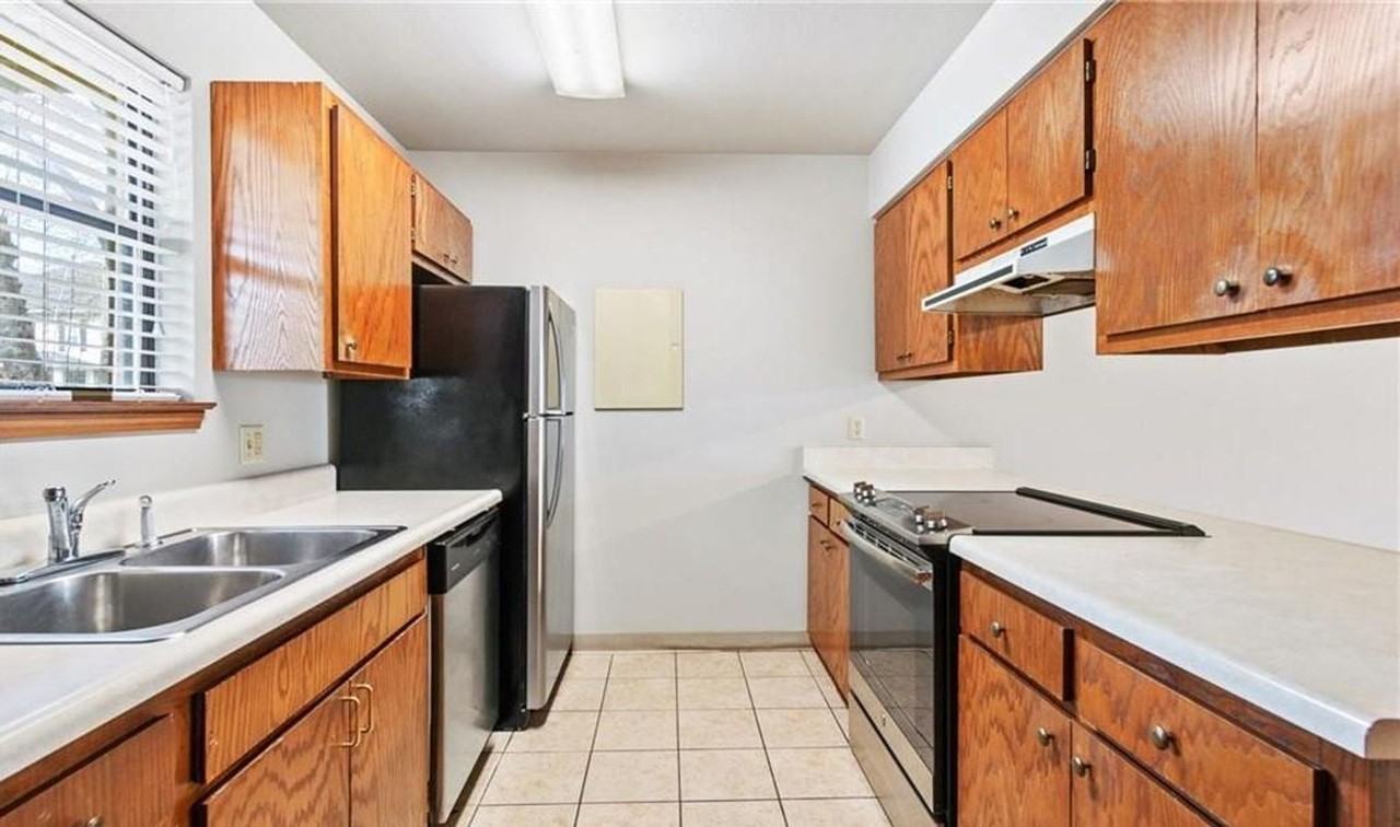 250 N Madison St #B - Photo 4 of 18